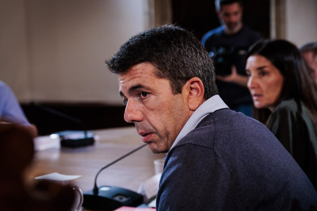 El 'president' de la Generalitat Valenciana, Carlos Mazón, durante un pleno extraordinario del Consell, a 4 de noviembre de 2024