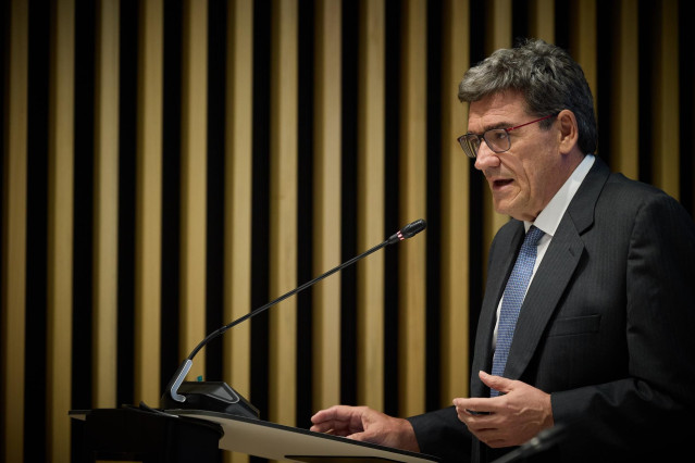 Archivo - El ministro para la Transformación Digital y de la Función Pública, José Luis Escrivá, ofrece una rueda de prensa, en la sede del Ministerio, a 1 de julio de 2024, en Madrid (España).