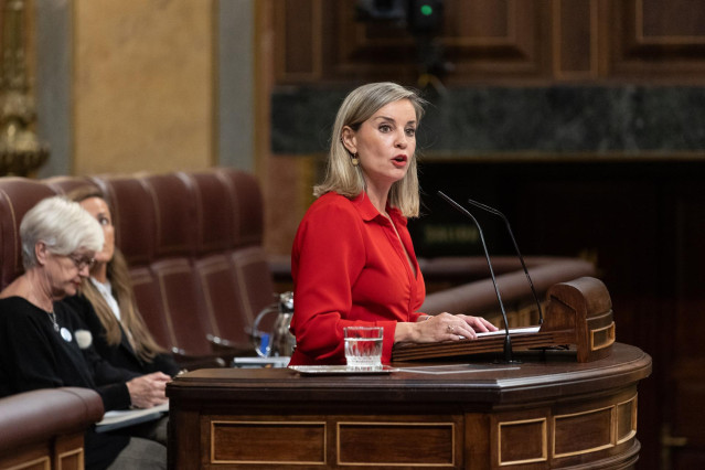 La diputada de Sumar Verónica Martínez Barbero interviene durante una sesión plenaria, en el Congreso de los Diputados, a 8 de octubre de 2024, en Madrid (España).