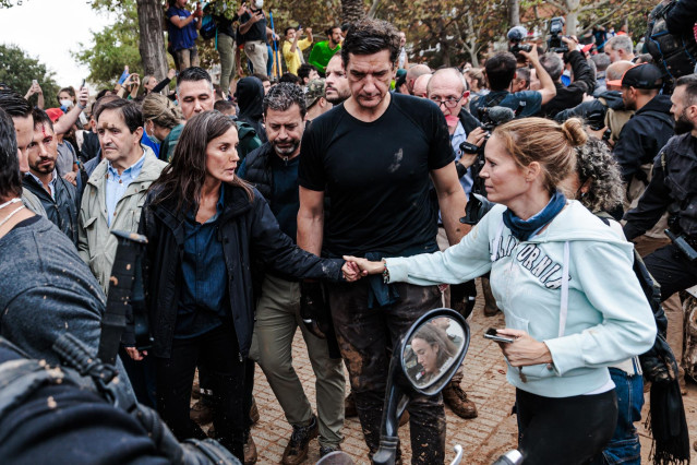 La Reina Letizia durante su visita a una zona afectada por la DANA, a 3 de noviembre de 2024, en Paiporta, Valencia, Comunidad Valenciana (España).