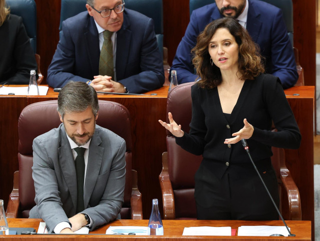 La presidenta de la Comunidad de Madrid, Isabel Díaz Ayuso, interviene durante un pleno en la Asamblea de Madrid, a 7 de noviembre de 2024, en Madrid (España).