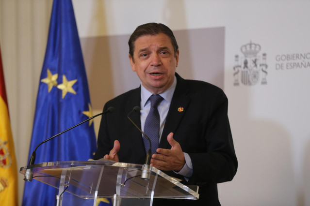Archivo - El ministro de Agricultura, Pesca y Alimentación, Luis Planas