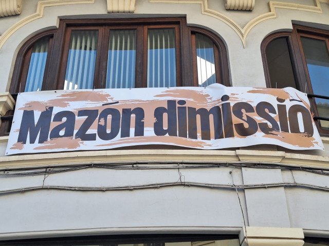Pancarta en el balcón del grupo Compromís en València