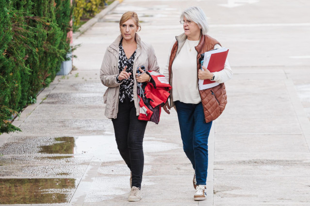 La consellera de Justicia e Interior de la Generalitat valenciana, Salomé Pradas (i), llega a la reunión del Centro de Coordinación Operativo Integrado (CECOPI) de la Comunitat Valenciana.