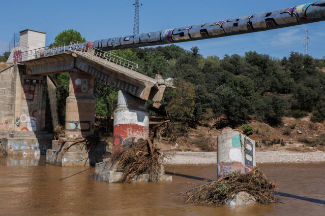 Archivo - La tubería de Picadas partida por la mitad como consecuencia de la DANA, a 5 de septiembre de 2023, en Aldea del Fresno, Madrid (España).