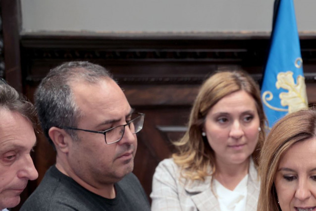 La alcaldesa de València, María José Catalá, atiende a los medios tras reunirse con los alcaldes de las pedanías de la ciudad de València afectadas por la DANA --la Torre, Castellar-l'Oliveral y Forn d'Alcedo--
