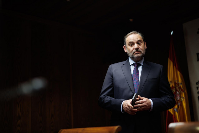 Archivo - El exministro de Transportes José Luis Ábalos a su llegada para comparecer durante la Comisión de Investigación sobre los contratos públicos realizados durante la pandemia del covid-19, en el Senado, a 6 de mayo de 2024, en Madrid (España). El e