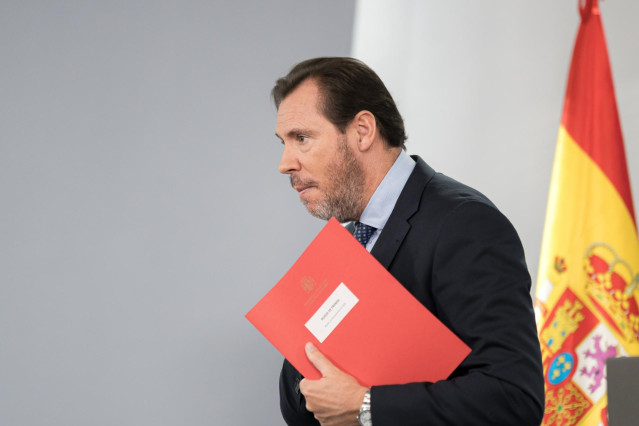 El ministro de Transportes y Movilidad Sostenible, Óscar Puente, durante una rueda de prensa posterior al Comité de crisis para el seguimiento de los efectos de la DANA, en el Palacio de La Moncloa, a 12 de noviembre de 2024, en Madrid (España).