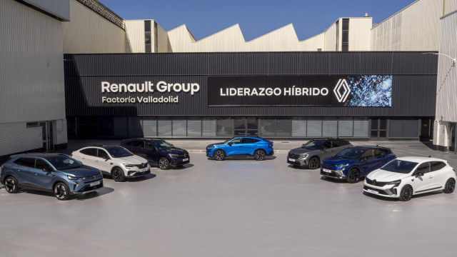 Archivo - Renault Group y los sindicatos UGT y SCP firman el acuerdo de prórroga del convenio colectivo para 2025.