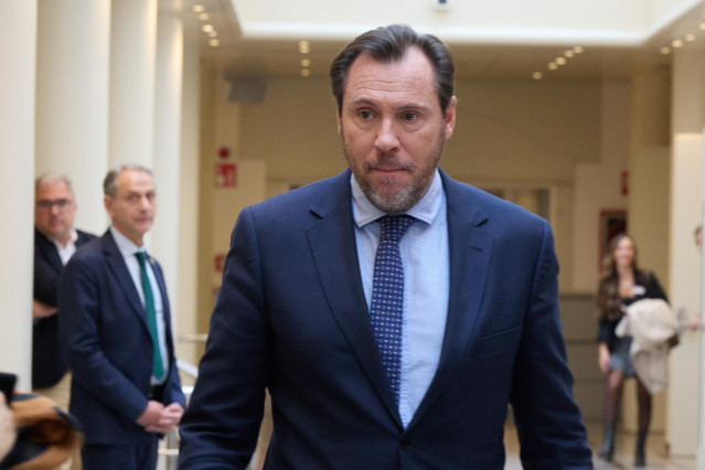 El ministro de Transportes y Movilidad Sostenible, Óscar Puente, a su llegada al Senado, a 12 de noviembre de 2024, en Madrid (España).