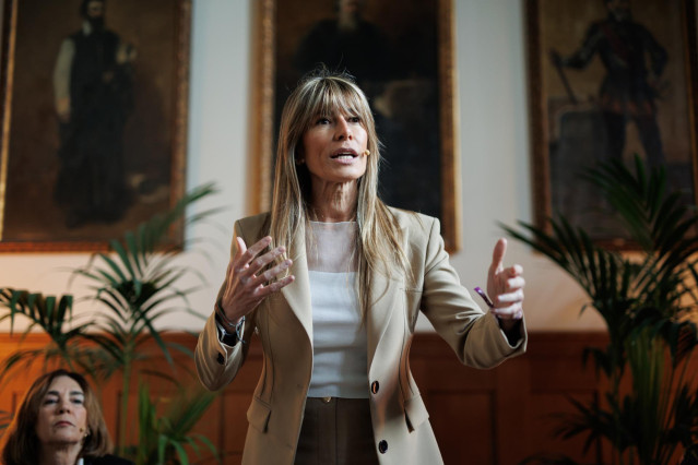 Archivo - La directora de la Cátedra Extraordinaria de Transformación Social Competitiva de la UCM, Begoña Gómez, interviene en la mesa redonda 'La igualdad no puede esperar', en el Ateneo de Madrid, a 10 de marzo de 2023, en Madrid (España).