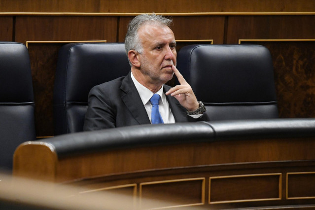 Archivo - El ministro de Política Territorial y Memoria Democrática, Ángel Víctor Torres, durante una sesión plenaria extraordinaria, en el Congreso de los Diputados, a 23 de julio de 2024, en Madrid (España). El Pleno del Congreso elige hoy, 23 de julio,
