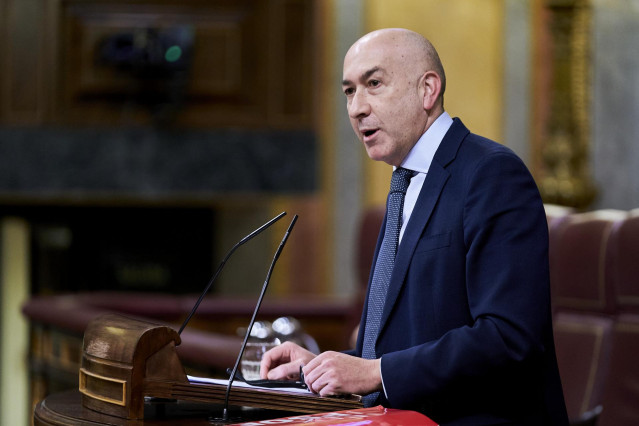 Archivo - El diputado del PSOE Alejandro Soler Mur interviene en una sesión plenaria en el Congreso de los Diputados, a 23 de noviembre de 2021, en Madrid, (España).