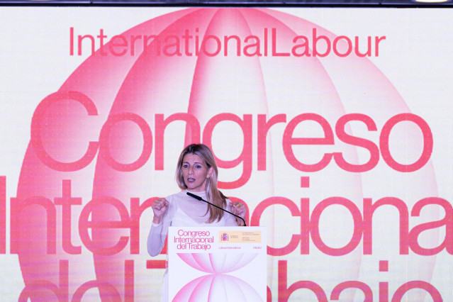 La vicepresidenta segunda y ministra de Trabajo, Yolanda Díaz, durante la inauguración del primer ‘Congreso Internacional del Trabajo. Hacia una Internacional Laborista’, en el Hotel Meliá Plaza de Castilla, a 13 de noviembre de 2024, en Madrid (España).