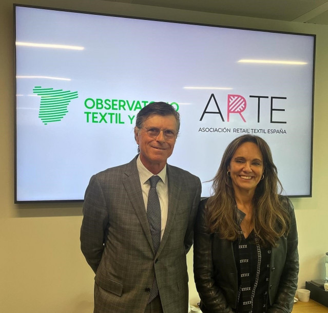La presidenta de ARTE, Ana López-Casero y el presidente del Observatorio del Textil y de la Moda, Juan Parés,