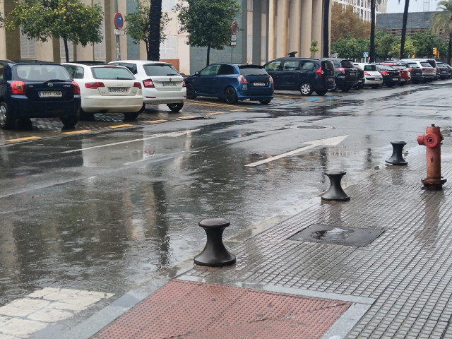 Calle de Huelva capital durnante las lluvias del pasado 1 de noviembre,