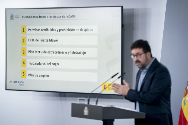 El secretario de Estado de Trabajo, Joaquín Pérez Rey, en la rueda de prensa posterior al Comité de crisis para el seguimiento de los efectos de la DANA en el Palacio de La Moncloa