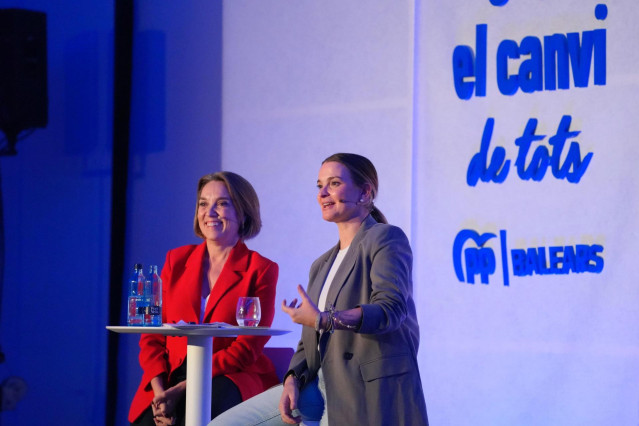 La secretaria general del PP, Cuca Gamarra, y la presidenta del Govern, Marga Prohens, en la conferencia política del PP de Baleares 'Som el canvi de tots'.