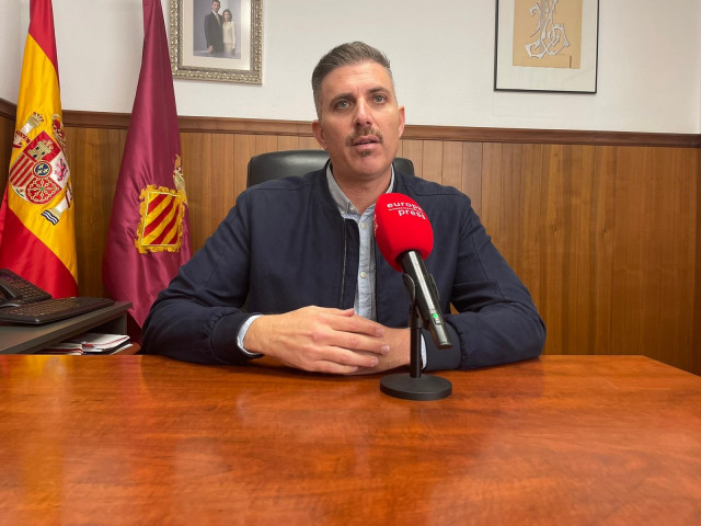 El alcalde de Cullera, Jordi Mayor, atiende a Europa Press Televisión