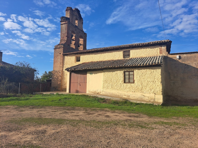 Archivo - Iglesia de Cabañas (León).