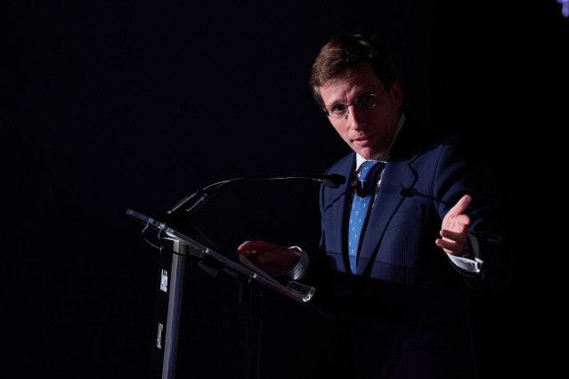 El alcalde de Madrid, José Luis Martínez Almeida, durante el 31º encuentro del sector financiero de ABC y Deloitte, en Casa de América, a 13 de noviembre de 2024, en Madrid (España).