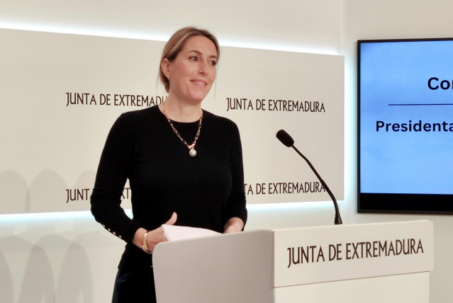 La presidenta de la Junta de Extremadura, María Guardiola, en su comparecencia ante la prensa tras el Consejo de Gobierno.