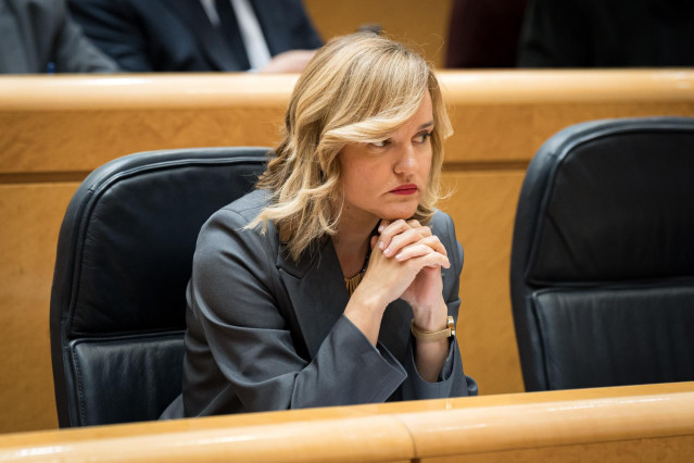 La ministra portavoz y ministra de Educación, FP y Deportes, Pilar Alegría, durante la sesión plenaria del Senado, a 19 de noviembre de 2024, en Madrid (España).