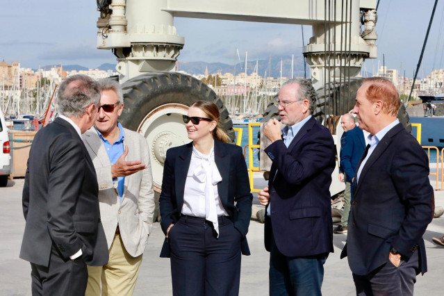 La presidenta del Govern, Marga Prohens, en su visita a los Servicios Técnicos Portuarios.