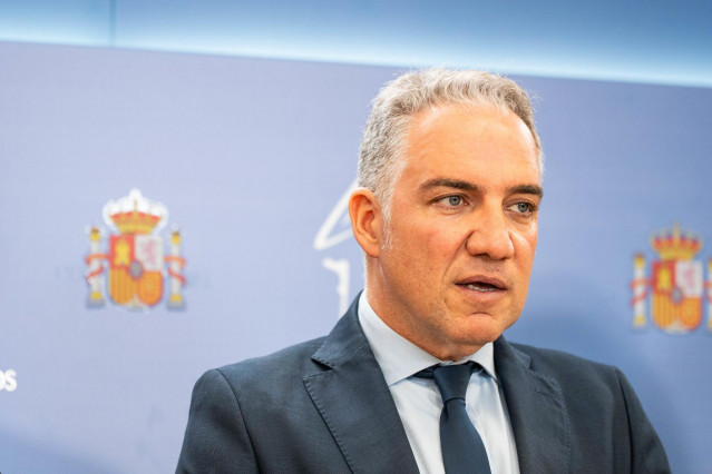 Archivo - El vicesecretario de Coordinación Autonómica y Local del PP, Elías Bendodo, durante una rueda de prensa, en el Congreso de los Diputados, a 3 de octubre de 2024, en Madrid (España).