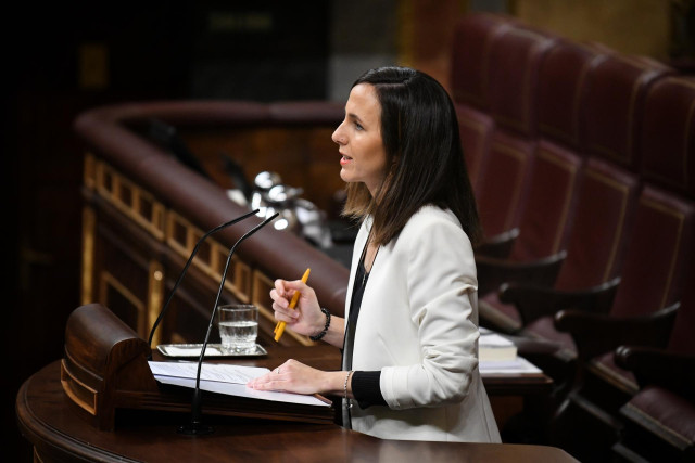 La secretaria general de Podemos, Ione Belarra, durante el Pleno del Congreso, a 13 de noviembre de 2024, en Madrid (España).