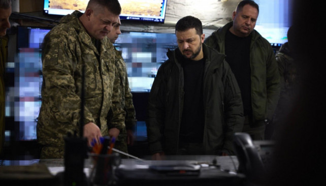 EuropaPress 6348682 volodimir zelenski presidente ucrania visita tropas prokovsk