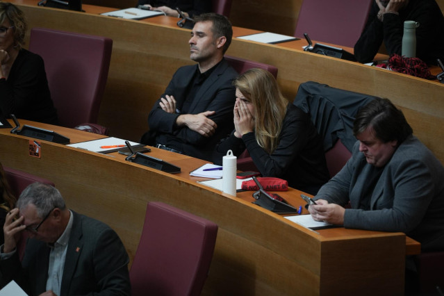 La diputada de Compromís, Paula Espinosa (c), en Les Corts Valencianes