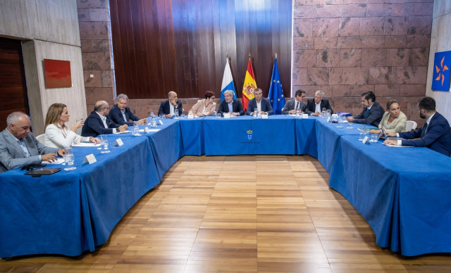 Reunión del pacto migratorio canario para abordar la reforma de la ley de extranjería