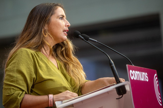 La coordinadora de los Comuns , Candela López, interviene durante la segunda jornada de la Assemblea Nacional de Catalunya en Comú, en el Campus Ciutadella de la Universitat Pompeu Fabra, a 17 de noviembre de 2024, en Barcelona, Catalunya (España).
