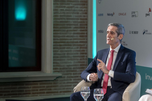 El director general de Transición Energética, Tecnología, Institucional y adjunto al CEO de Repsol, Luis Cabra Dueñas, durante el ‘I Observatorio de la Energía’, en la Universidad Camilo José Cela, a 25 de noviembre de 2024, en Madrid (España).