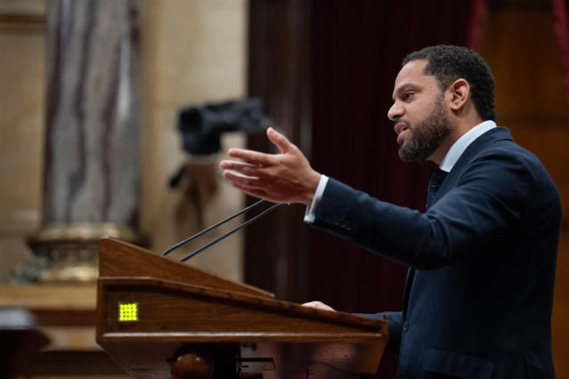Archivo - El presidente de Vox en el Parlament de Catalunya, Ignacio Garriga, durante un debate de Política General, a 9 de octubre de 2024, en Barcelona, Catalunya (España).