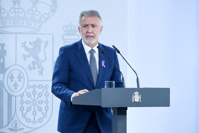 El ministro de Política Territorial y Memoria Democrática, Ángel Víctor Torres, durante una rueda de prensa, en el Complejo de la Moncloa, a 25 de noviembre de 2024, en Madrid (España). Esta reunión, solicitada por la propia regidora como presidenta de la