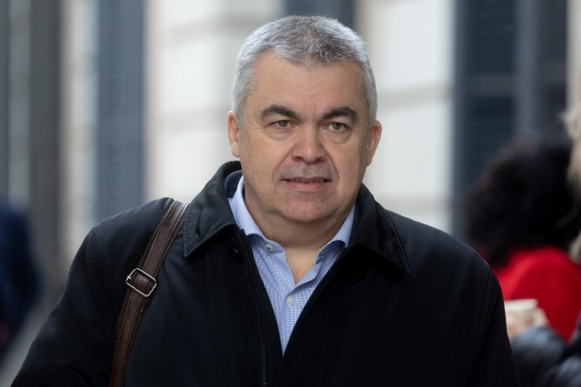 El secretario de Organización del PSOE, Santos Cerdán, a su llegada a una sesión plenaria, en el Congreso