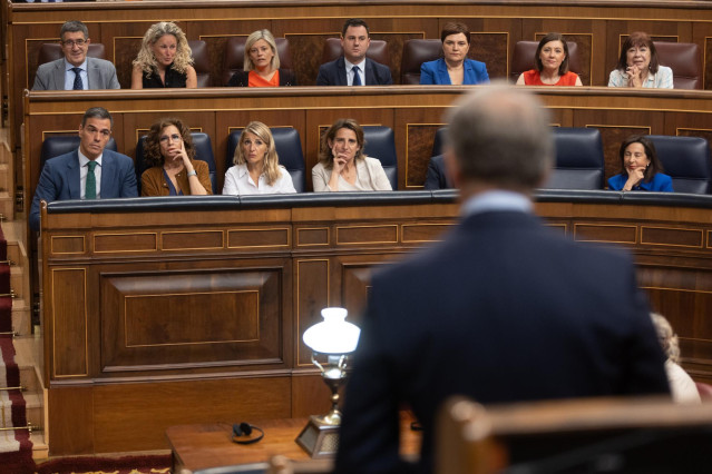 Archivo - (I-D) El presidente del Gobierno, Pedro Sánchez; la vicepresidenta primera y ministra de Hacienda, María Jesús Montero; la vicepresidenta segunda y ministra de Trabajo, Yolanda Díaz; la vicepresidenta tercera y ministra de Transición Ecológica,