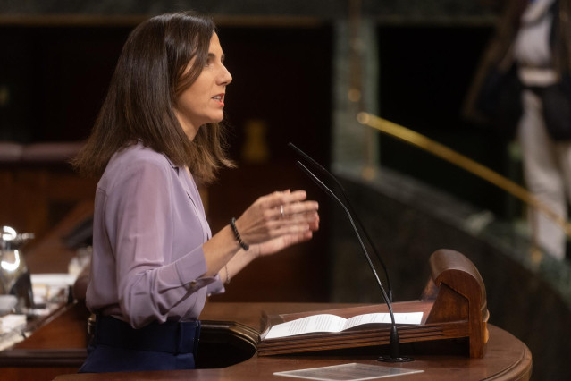 La secretaria de Podemos, Ione Belarra, interviene durante una sesión plenaria en el Congreso de los Diputados, a 21 de noviembre de 2024, en Madrid (España).