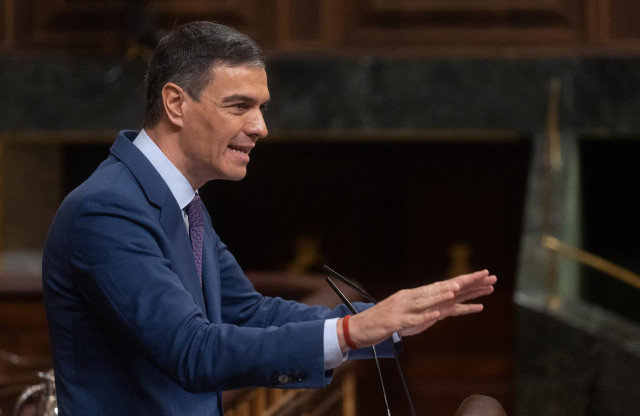 El presidente del Gobierno, Pedro Sánchez, interviene durante una sesión plenaria, en el Congreso de los Diputados, a 27 de noviembre de 2024, en Madrid (España).