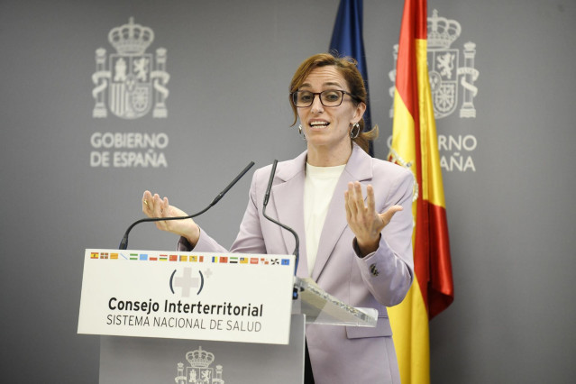 Archivo - La ministra de Sanidad, Mónica García, durante una rueda de prensa tras el pleno del Consejo Internacional del Sistema Nacional de Salud (CISNS), en la sede del Ministerio de Sanidad, a 11 de octubre de 2024, en Madrid (España).