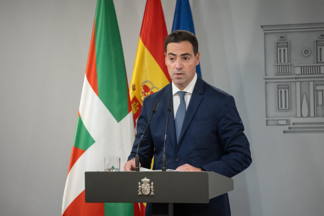 El lehendakari, Imanol Pradales, ofrece una rueda de prensa tras la Comisión Bilateral de Cooperación del Estado - País Vasco, a 27 de noviembre de 2024, en Madrid (España).
