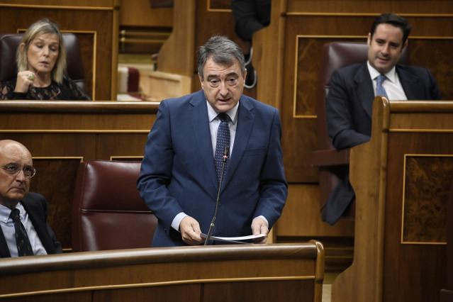 Archivo - El portavoz del PNV en el Congreso, Aitor Esteban, en el Congreso de los Diputados, a 16 de octubre de 2024, en Madrid (España).