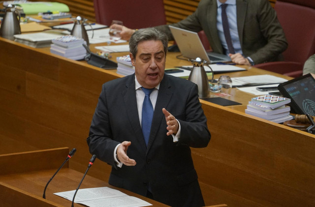 El síndic de Vox en Les Corts Valencianes, José Mª Llanos, durante la sesión de control al 'president' de la Generalitat