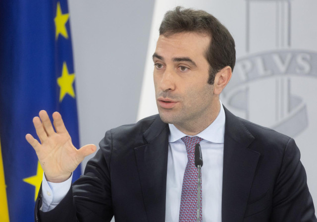 El ministro de Economía, Comercio y Empresa, Carlos Cuerpo, interviene durante una rueda de prensa tras la reunión del Consejo de Ministros en el Palacio de La Moncloa, a 28 de noviembre de 2024, en Madrid (España).