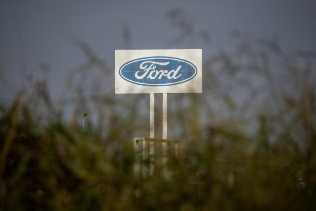 Cartel de la fábrica Ford Almussafes, a 6 de noviembre de 2024, en Almussafes, Valencia, Comunidad Valenciana (España).
