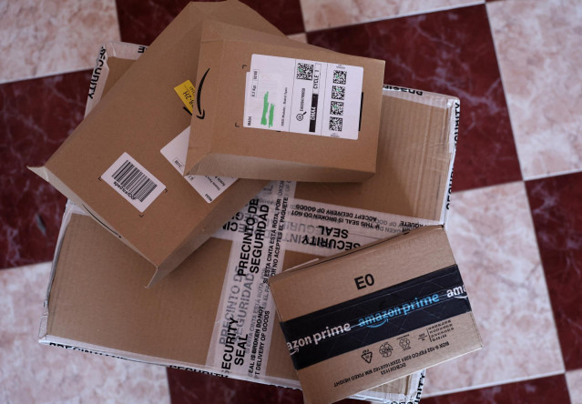 Archivo - Varios paquetes de Amazon, a 1 de septiembre de 2022, en Madrid (España).