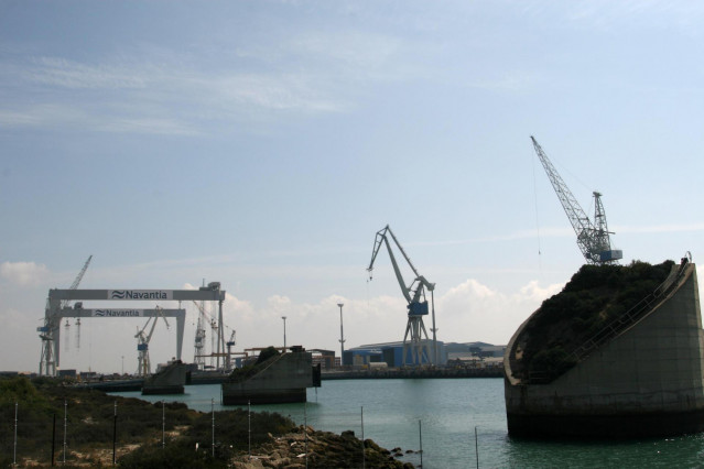 Archivo - Instalaciones en los astilleros de la empresa pública Navantia.