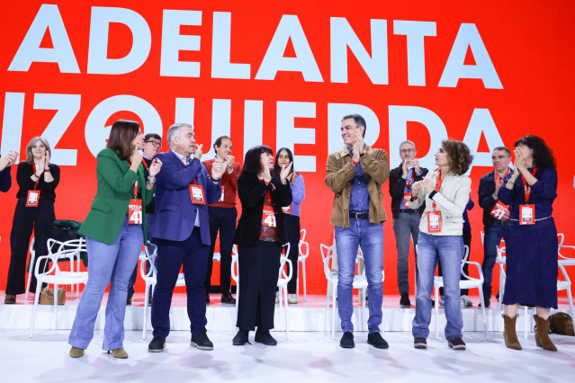 El presidente del Gobierno y secretario general, Pedro Sánchez, durante la inauguración del 41º Congreso Federal del PSOE en el Palacio de Congresos y Exposiciones, a 30 de noviembre de 2024 en Sevilla (Andalucía, España). El PSOE inaugura su 41 Congreso
